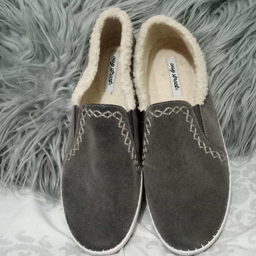 Easy Street Women's Starla Grey Ultra Flexible Faux Fur Slip-Ons 9.5 M